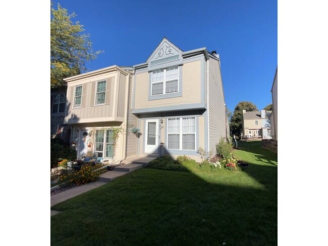 Charming end unit townhouse available for ... - Charming end unit townhouse available for ...