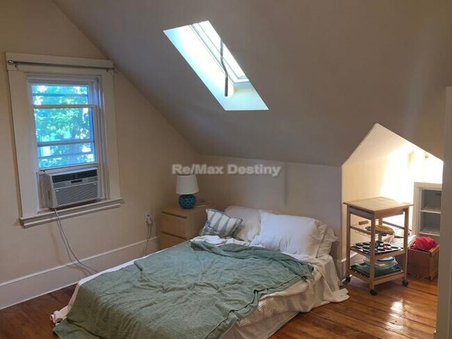 Foto del edificio - 4 bedroom in Somerville MA 02145