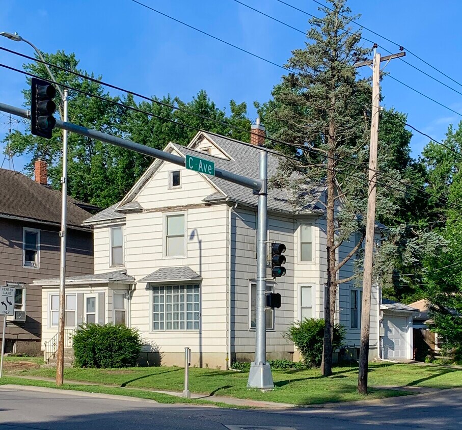 327 N Market St, Oskaloosa, IA 52577 Townhome Rentals in Oskaloosa IA