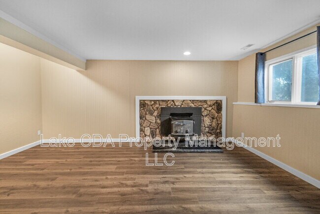 Building Photo - 1525 E Woodland Dr