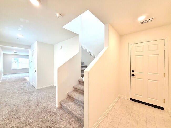 Building Photo - Move-In Ready 3 Bedroom 2.5 Bathroom Home with Loft, SOLAR & Modern Upgrades