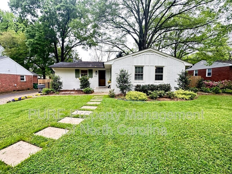 Primary Photo - 300 Seneca Pl