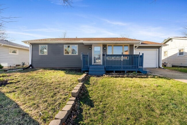 Building Photo - Beautiful 3/4 bed 2 bath home in East Moline!