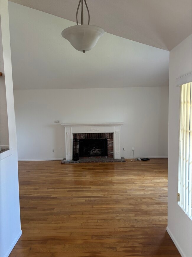 Foto del edificio - 2305 Clark Ln