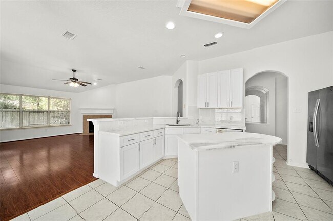 Foto del edificio - 83 Hidden Meadow Dr