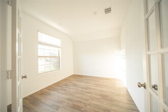 Building Photo - 2611 Olivine Stone Dr