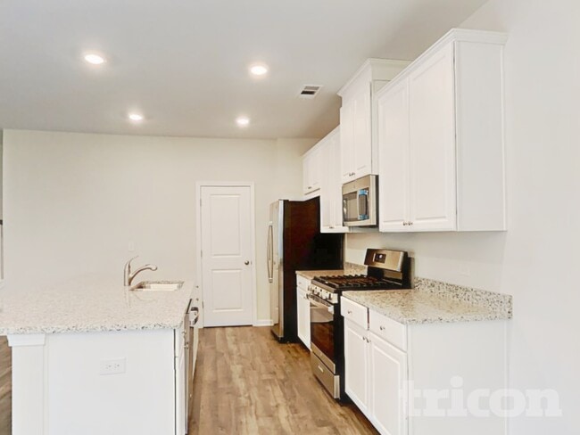 Foto del edificio - 203 Chapelcrest Ln