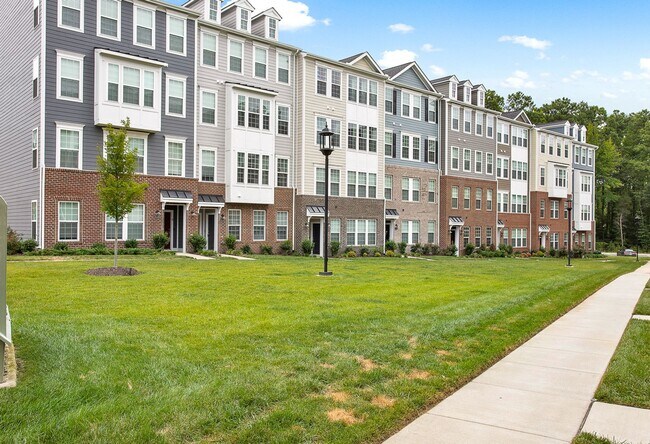 Building Photo - Modern 3-bedroom, 2.5-bath Townhouse!