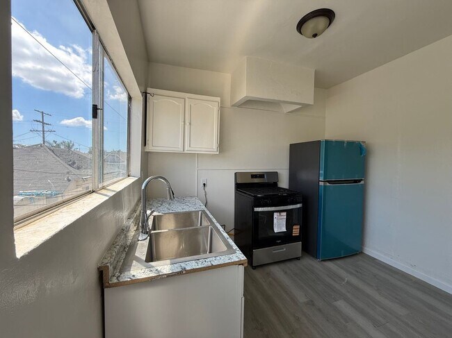 Foto del edificio - 116 S Mathews St