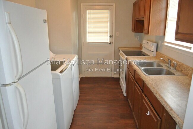 Foto del edificio - 310 Forrest Ave