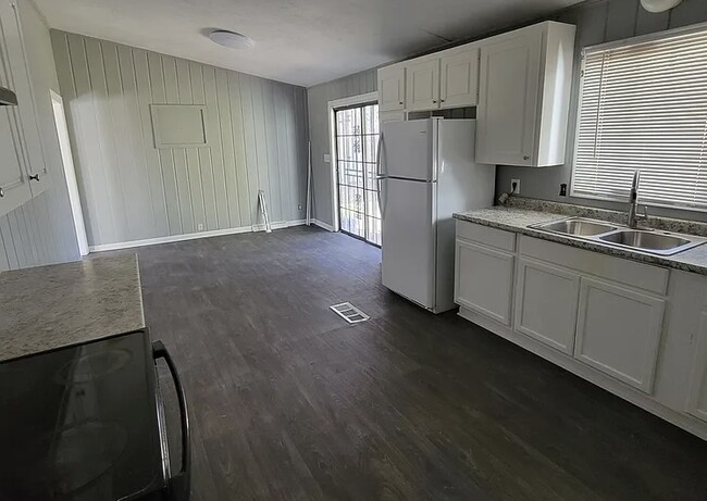 Building Photo - 646 Piermont St