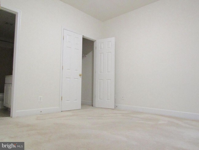 Building Photo - 5992 Grand Pavilion Way