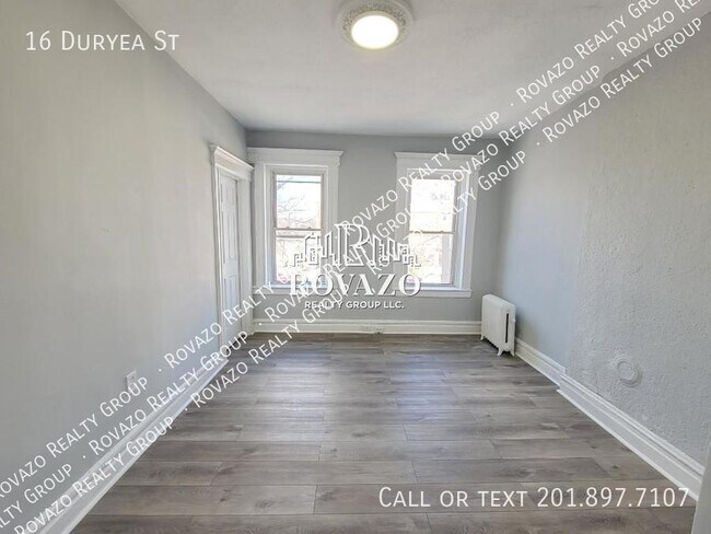 Foto del edificio - 16 Duryea St - 3 bedroom in Newark