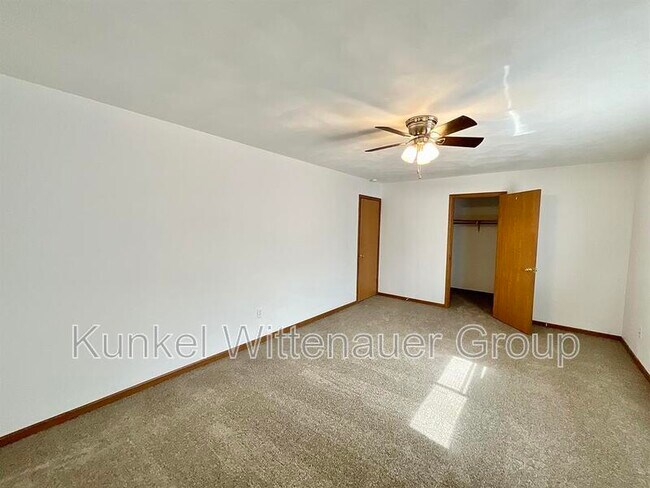 Foto del edificio - 156 Marion Dr