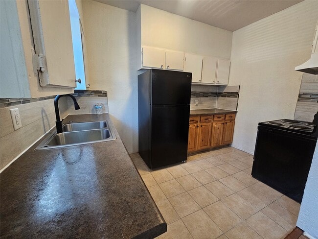 Building Photo - 7501 Hillsboro St