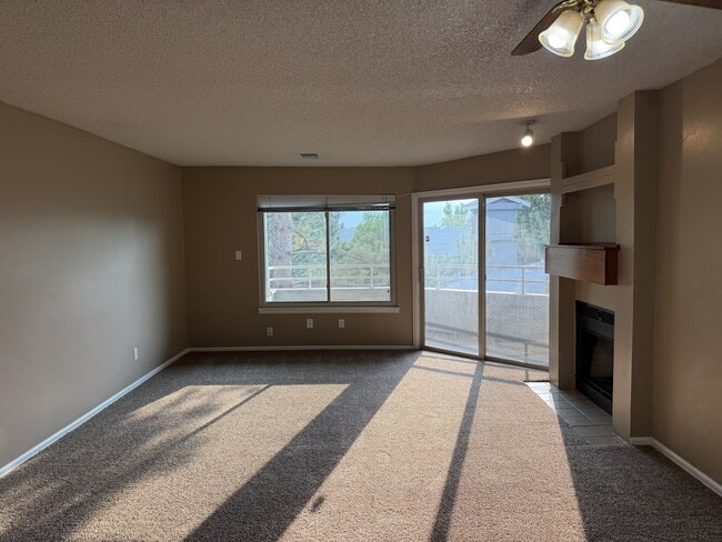 Building Photo - 3624 Iguana Dr