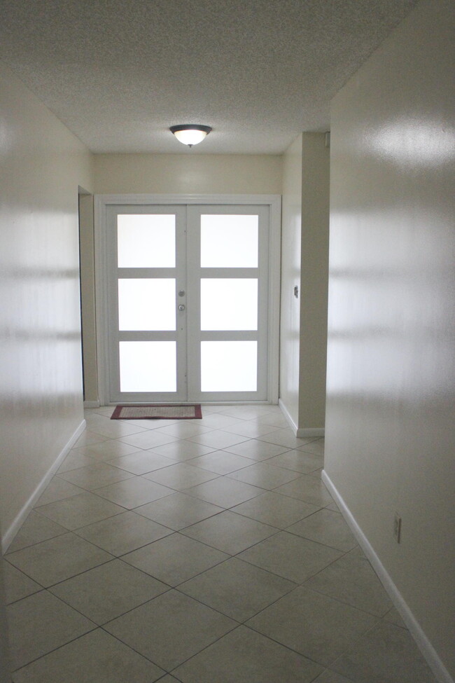 Building Photo - 4759 Brook Dr