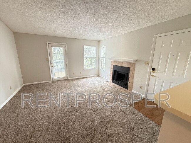 Foto del edificio - 5501 Rosebriar Way
