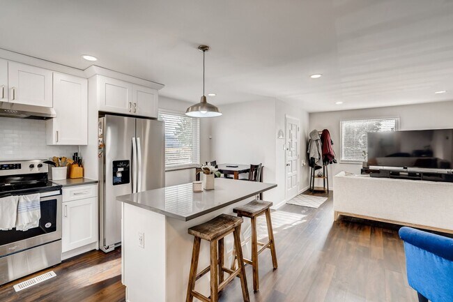 Building Photo - **Fully Remolded 4 bedroom 2 bath home for...