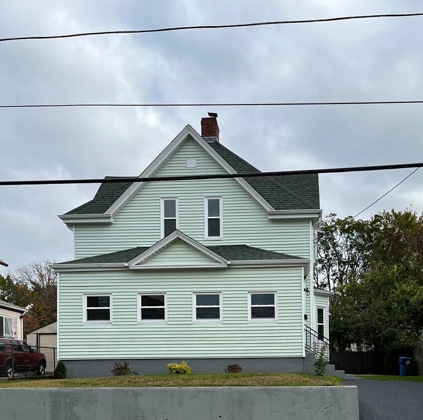 194 Magnolia St, Cranston, RI 02910 House Rental in Cranston, RI