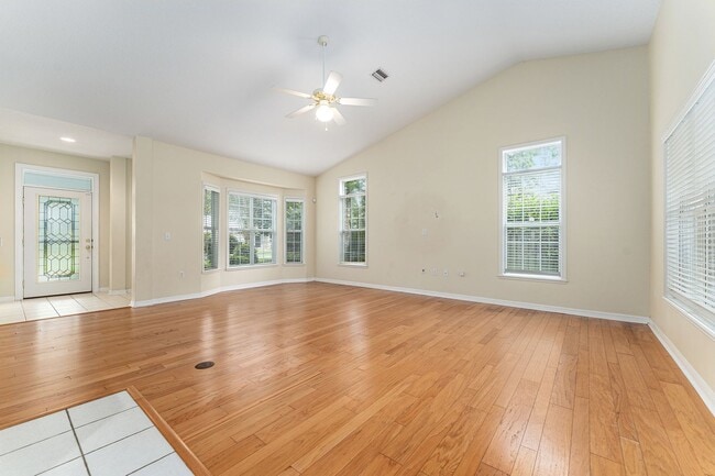 Building Photo - Mentone in SW Gainesville
