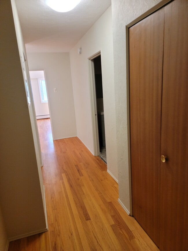 Building Photo - 1005 Pakington St
