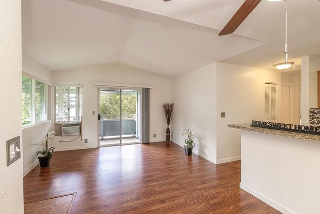 Building Photo - Pool Community and Pet Friendly Home