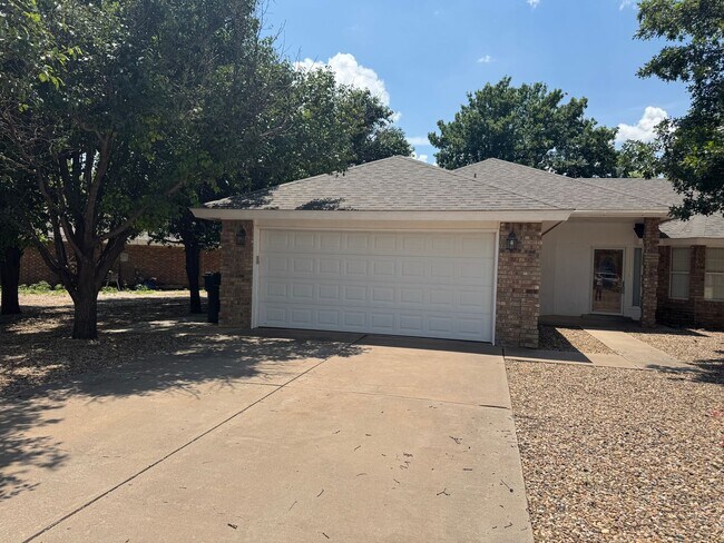 Building Photo - 3Bd 2Bth Home in the Sought-after Colonial...