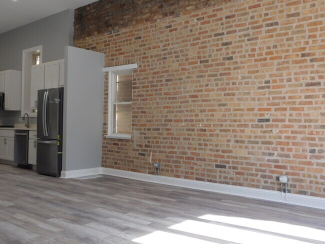 Building Photo - 2432 W Cortez St