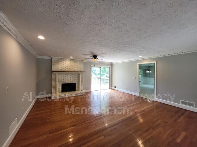 Building Photo - 4548 Shallowford Rd