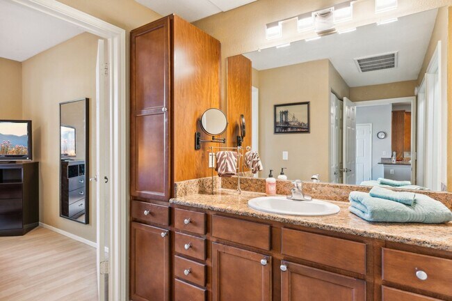 Foto del edificio - Furnished one bedroom with garage