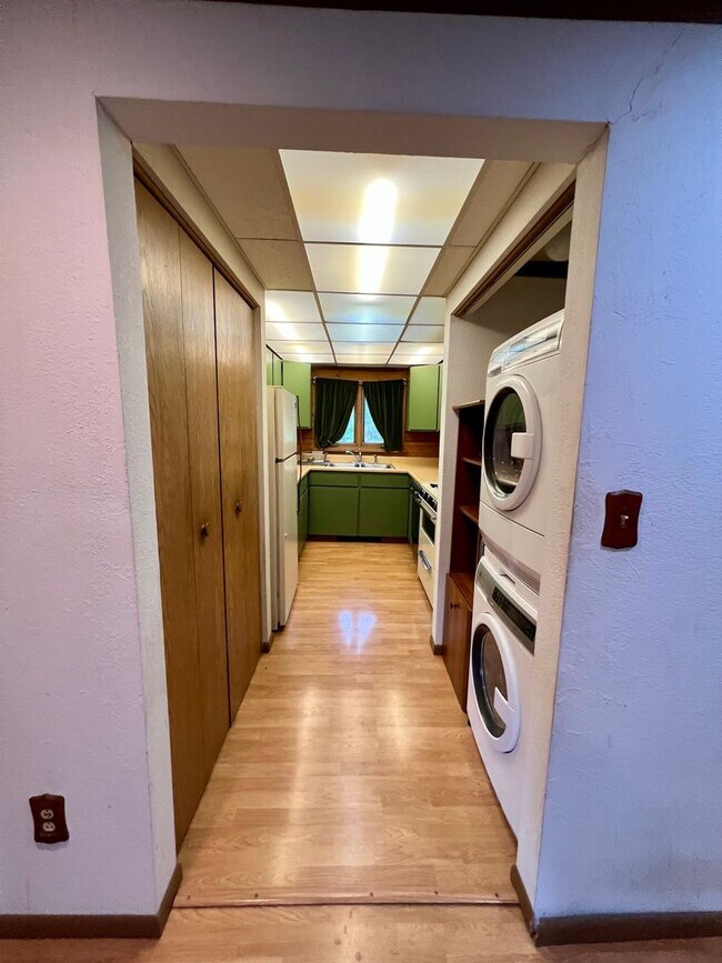 Foto del edificio - Charming 2-Bedroom Home in Fairbanks – Pet Friendly - Washer & Dryer