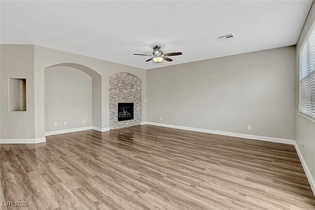 Foto del edificio - 9676 Grouse Grove Ave
