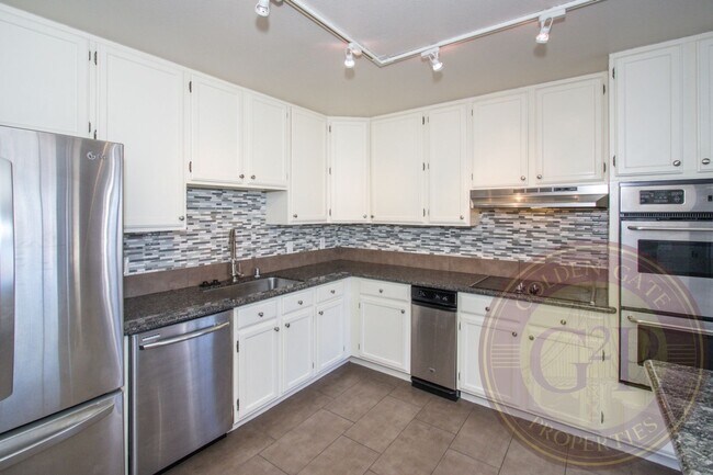 Building Photo - Potrero Hill - 3 BR, 2 BA Condo 1,255 Sq. ...