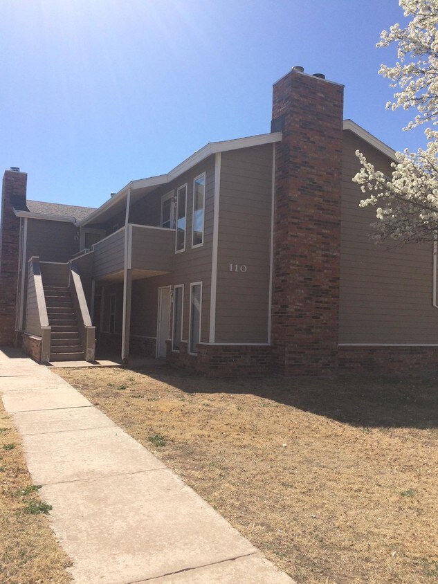 Beautiful fireplace with a balcony. - 100 S Parkway Blvd
