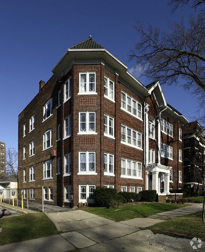 2729 Euclid Heights Blvd, Cleveland, OH 44106 Apartments in Cleveland
