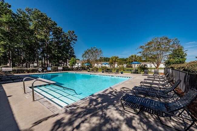 Piscina espectacular - Fords Pointe Apartments and Townhomes