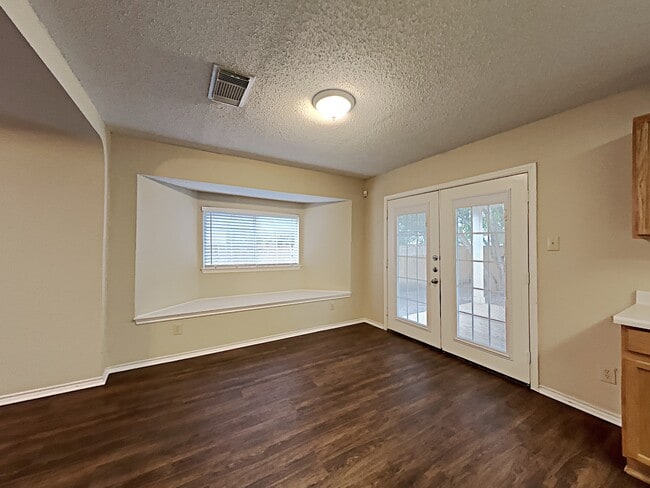 Building Photo - 8335 Tavern Point
