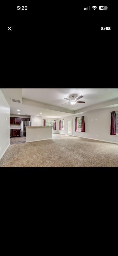 Foto del edificio - 3401 Silver Ridge Dr