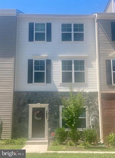 Foto del edificio - 7805 Five Oaks Ct