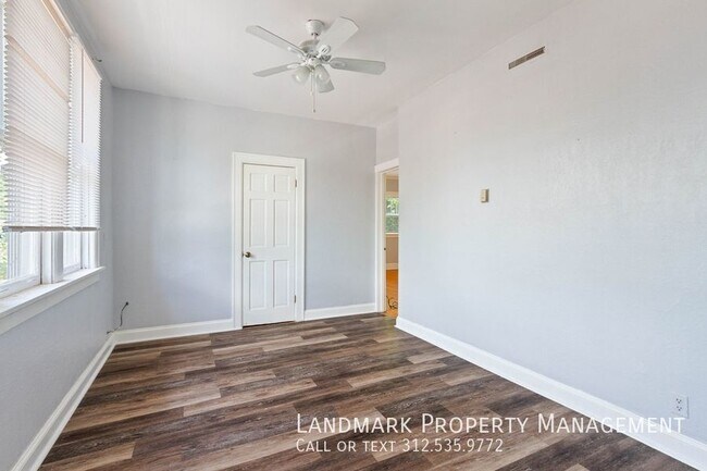 Foto del edificio - 320 W 16th St