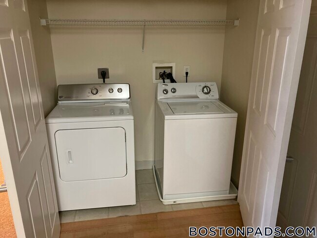 Building Photo - 311 Lowell St