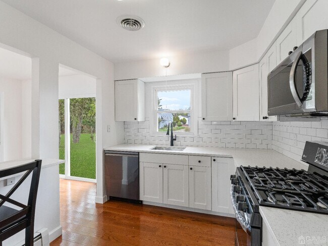 Building Photo - 52 Westbrook Dr