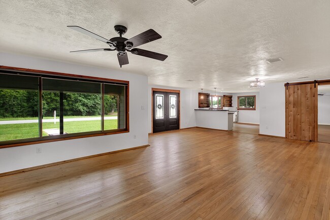 Building Photo - 307 Carrell St