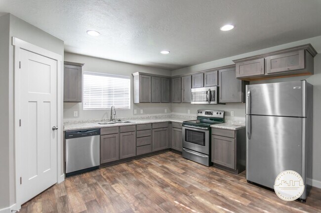Foto del edificio - Lovely 3-Story Townhomes in Tucker Row! Gr...