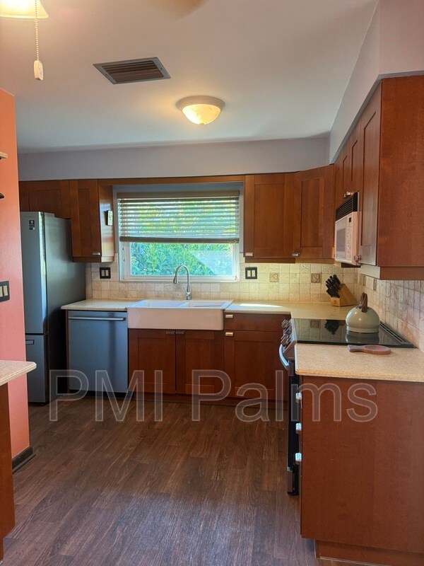 Foto del edificio - 650 Jacaranda St