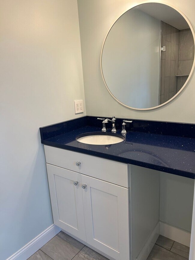 Foto del edificio - West Dennis 1 Bedroom- Back