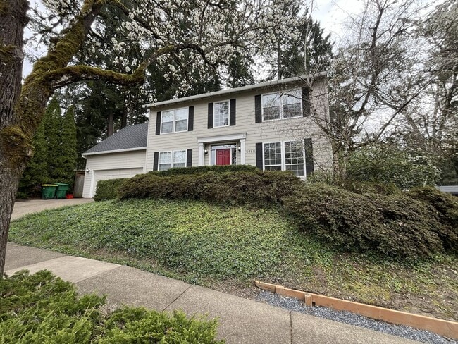 Foto del edificio - Stunning 4BR Home with Formal Living & Dining, Office & Gourmet Kitchen