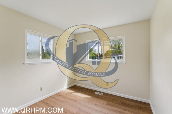 Building Photo - Available Now! Genesee Township!