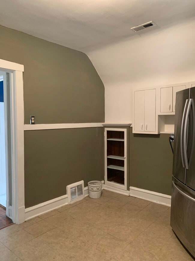 Kitchen Cabinets/Storage - 4704 W Waveland Ave